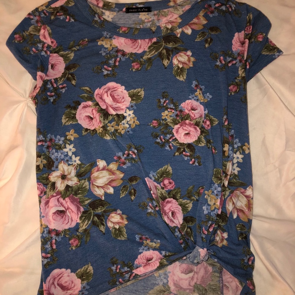 Floral tie in the front T-shirt